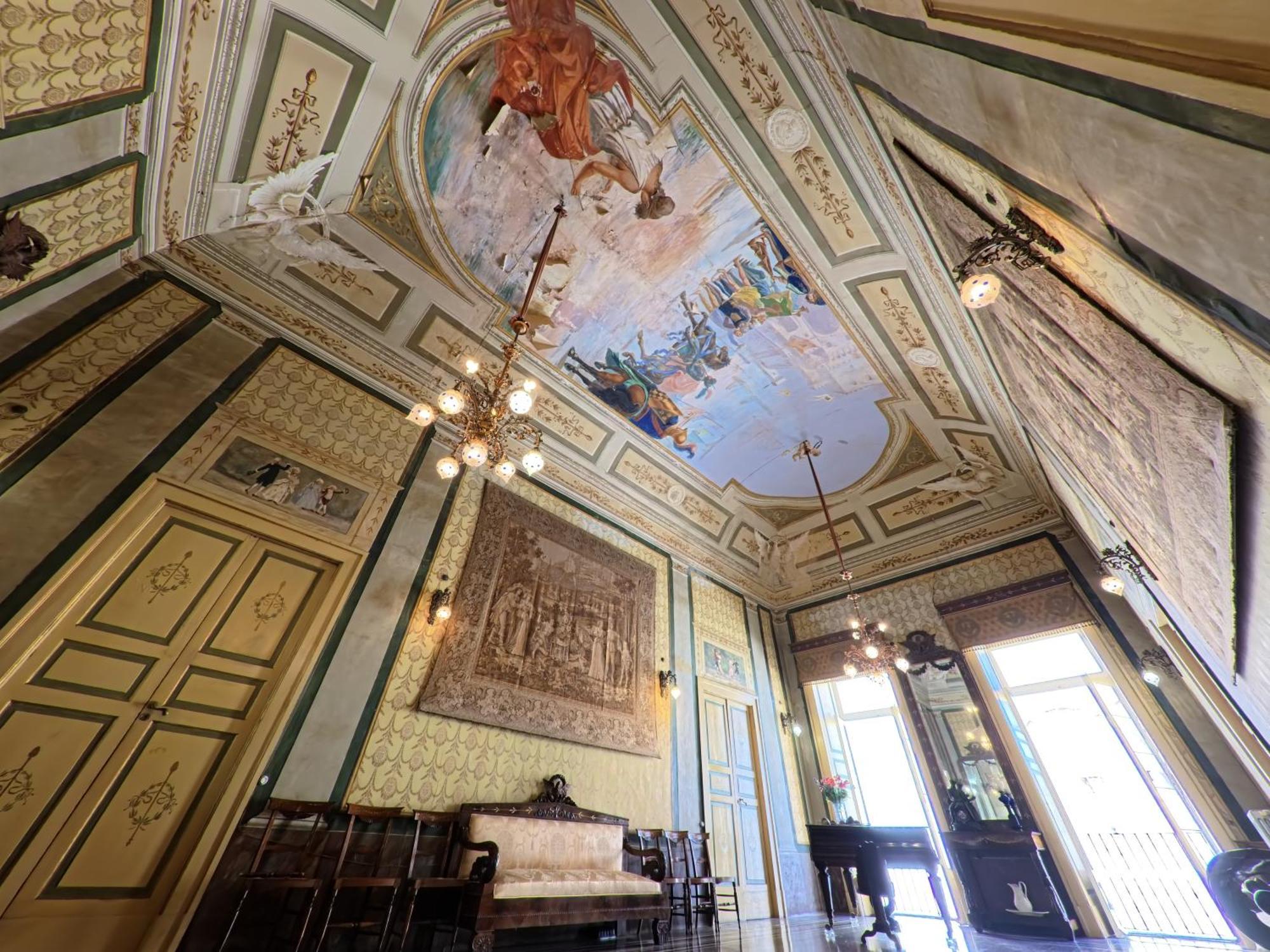 Palazzo Framarino Dei Malatesta - Noble Floor - XIV Century Giovinazzo Exterior photo