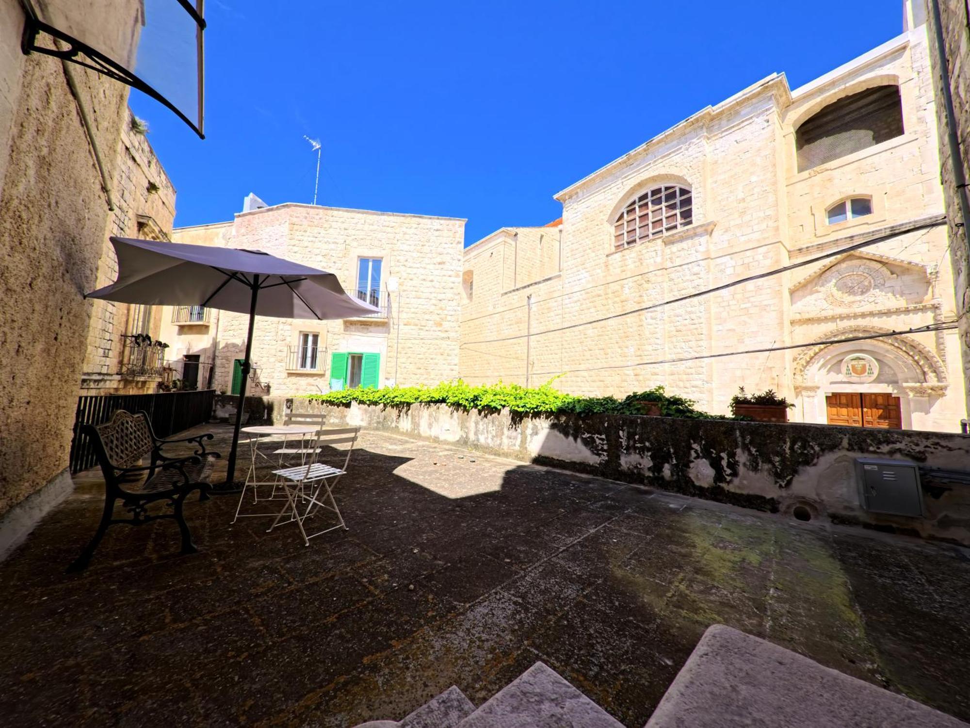 Palazzo Framarino Dei Malatesta - Noble Floor - XIV Century Giovinazzo Exterior photo